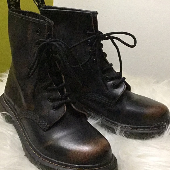 similar dr martens